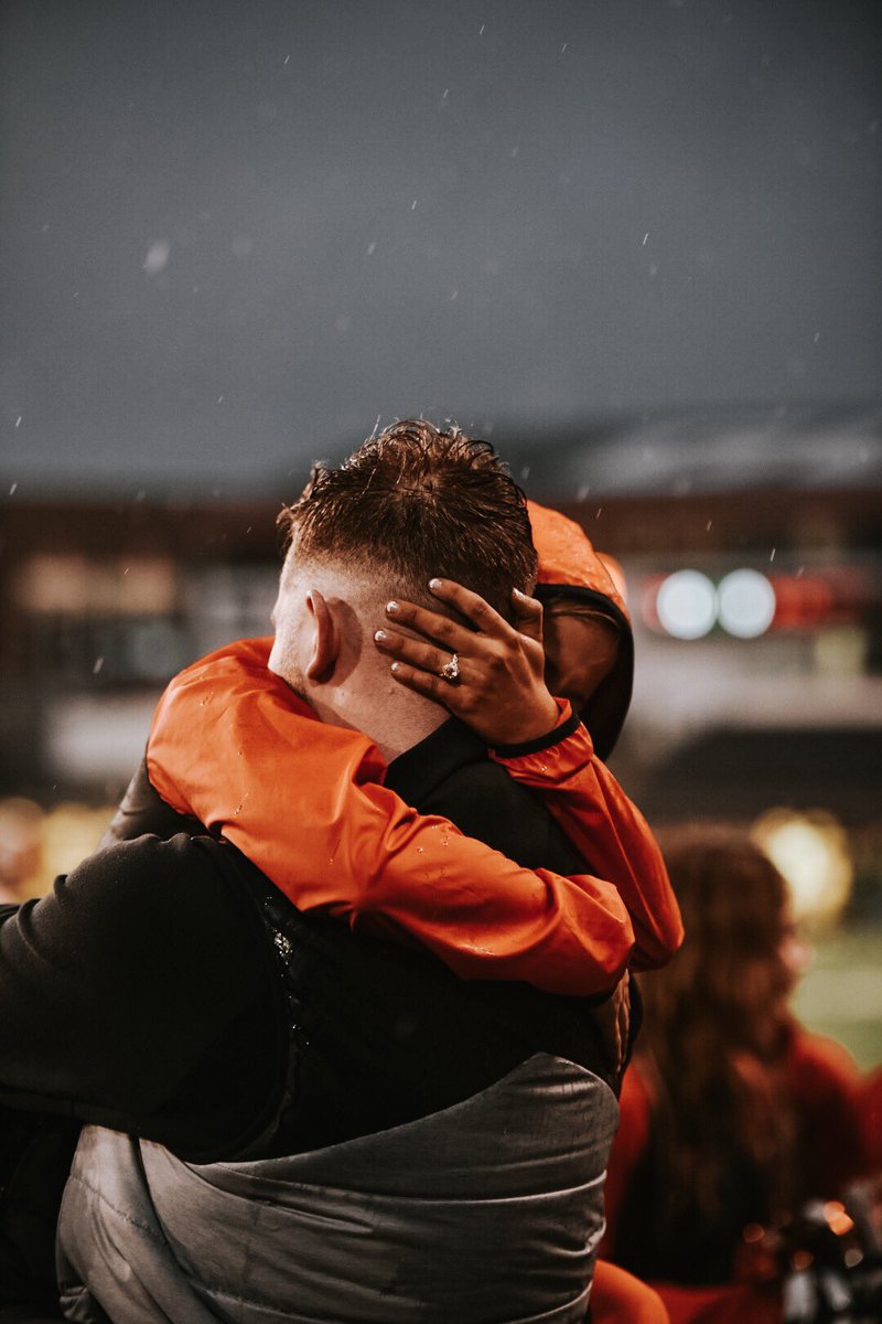NBPSeniors's tweet image. We didn’t win the game but this moment was pure gold 🧡🖤 #gobeavs #howheasked