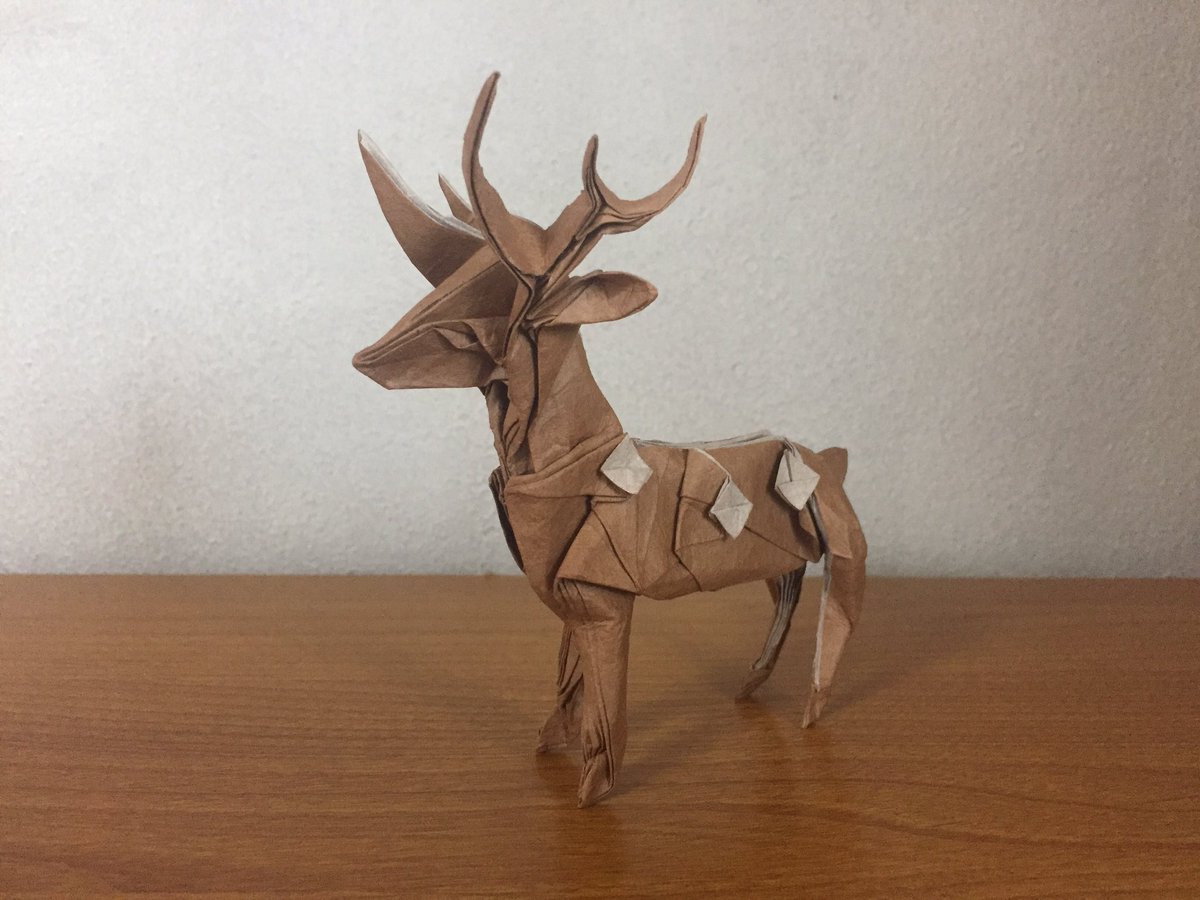 かのこや V Twitter 鹿 創作 かのこや 不切正方形一枚折り 斑点を折り出した鹿は見たことないので折ってみました もう少しシンプルに仕上げた方が良いかもしれない 折り紙 折り紙作品 鹿
