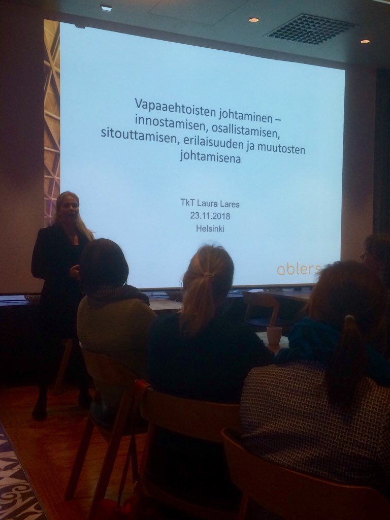 SiSilja's tweet photo. ”Jos osaa johtaa vapaaehtoisia, päätoimisten johtaminen on piece of cake.” Laura Lares #vapaaehtoistoiminta #johtaminen #urheilu Kiitos tärkeistä opeista ja ajatuksista @Olympiakomitea @Diiva80 https://t.co/kwIbDNVCSa