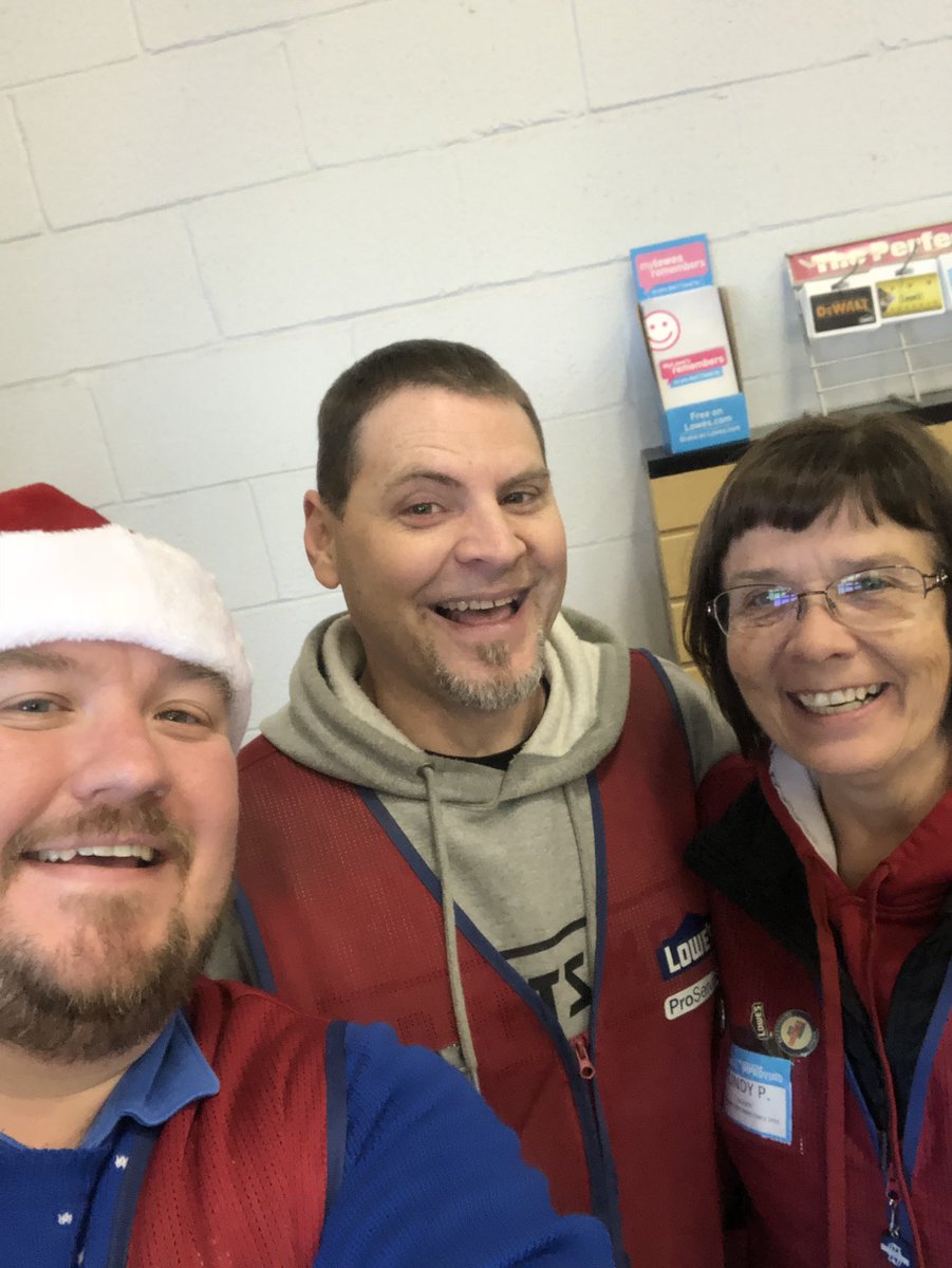 w_chubb's tweet photo. We had a blast Friday!! Gave a away a ton of gift cards and had a blast with our customers, our employees, and Santa! @HR4Connected https://t.co/g6CReYh0xO