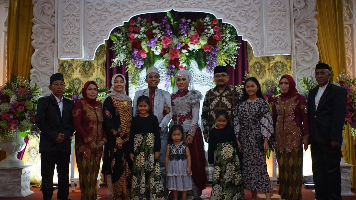 rizamsyafiq's tweet photo. Selamat menempuh hidup baru Ndan @mrhatala. Teriring doa dariku, sakinah mawaddah wa rohmah. Semoga cinta kalian abadi hingga di ujung nanti #BanserRustamRabi https://t.co/ISGnumXtcW
