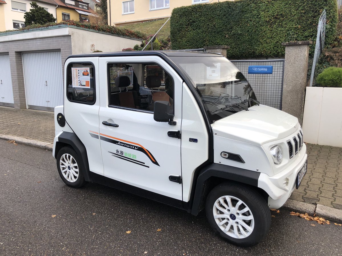 Mobilegeeksde's tweet photo. Das schöne an Elektroautos ist das auch neue Hersteller eine Chance auf dem Markt haben. Heute den #Jonway #Urbee aus Kalifornien gespotted. Lustiges Auto und bestimmt praktisch für die Stadt. https://t.co/jZRz2dN20b