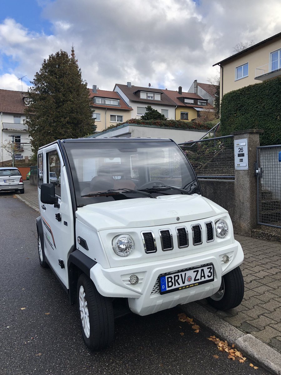 Mobilegeeksde's tweet photo. Das schöne an Elektroautos ist das auch neue Hersteller eine Chance auf dem Markt haben. Heute den #Jonway #Urbee aus Kalifornien gespotted. Lustiges Auto und bestimmt praktisch für die Stadt. https://t.co/jZRz2dN20b