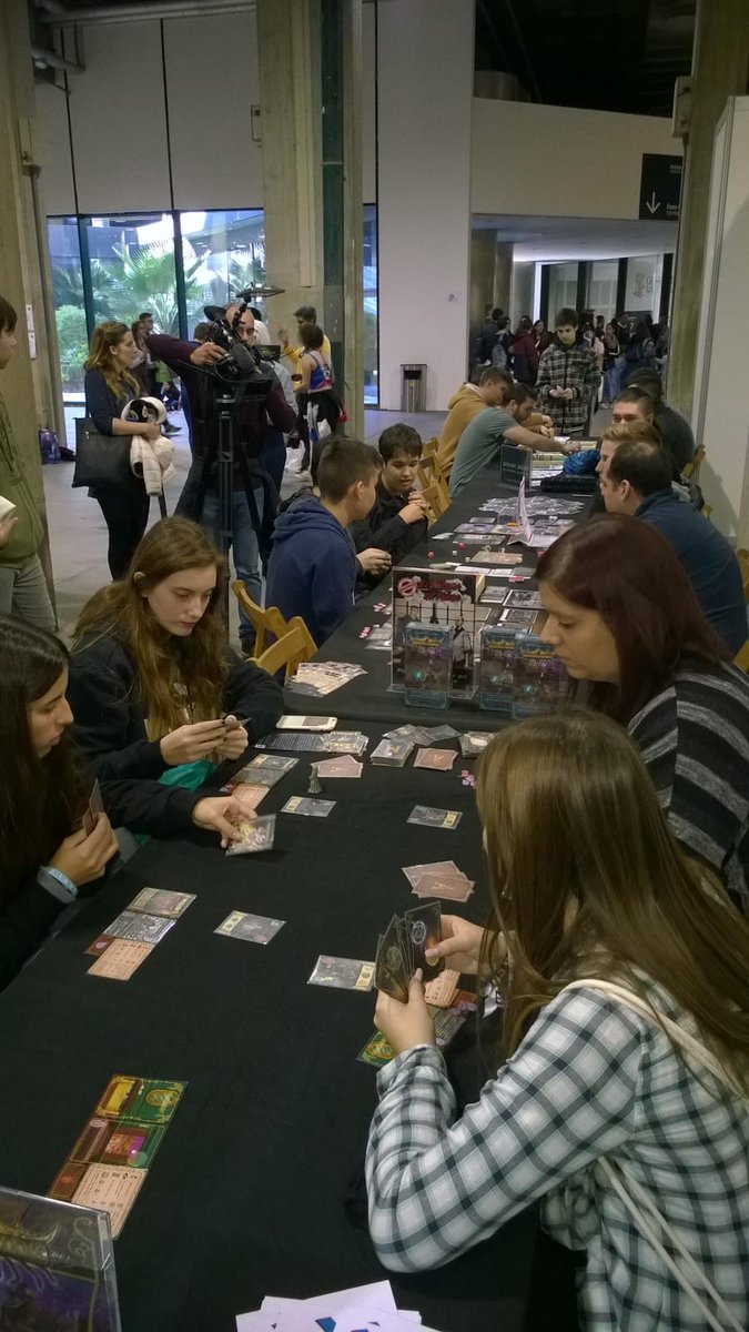 ArcadiaStudiobh's tweet photo. ¡Mientras Elena enseñaba a jugar a #Animagicians nos ha grabado para la tele! https://t.co/suPucL0h3C
