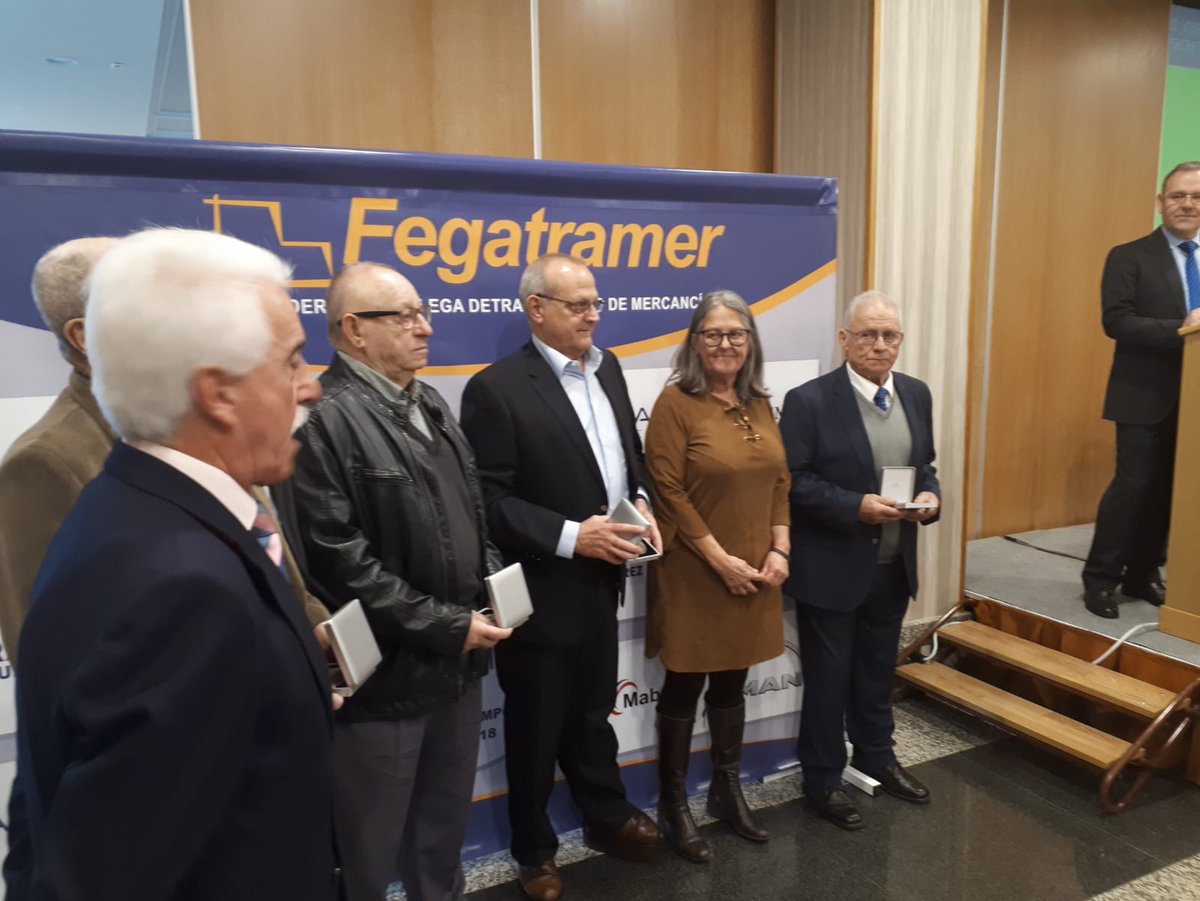 DelegGobGAL's tweet image. La subdelegada del Gobierno en #ACoruña, @PilarLpezRioboo, ha presidido en #Santiago el acto del 40 aniversario de la Federación Gallega de Transporte de Mercancías #FEGATRAMER. Enhorabuena a su presidente, Ramón Alonso Fernández y tod@s sus asociad@s.