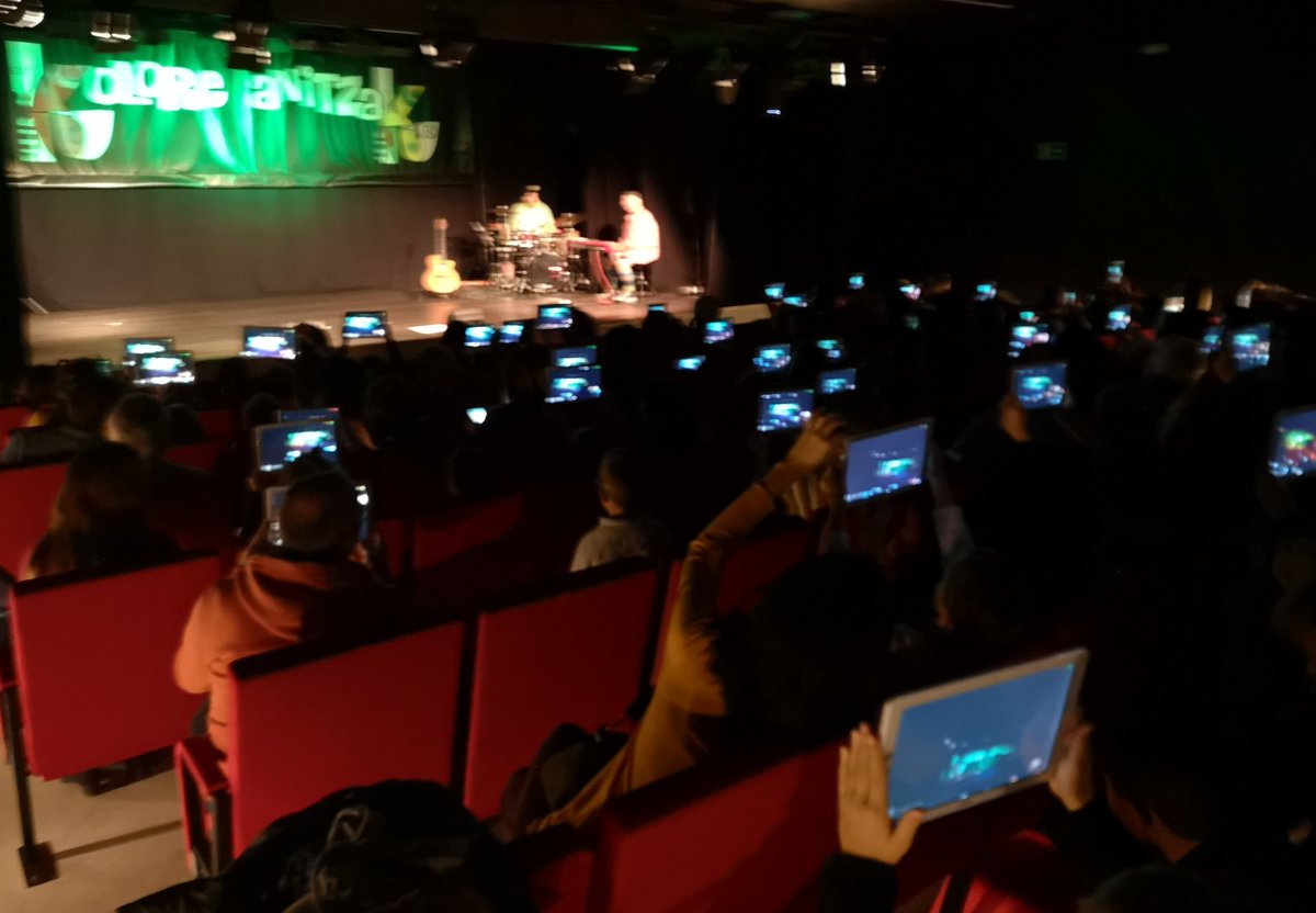 koloreanitzak's tweet photo. #KoloreAnitzak antzerkia eta errealitate areagotua! 
Teatro musical y realidad aumentada. Innovación cultural en #euskara
✔️ Salburua auzoan gaur! @SalburuKoLore https://t.co/fRYG3Ptsw4