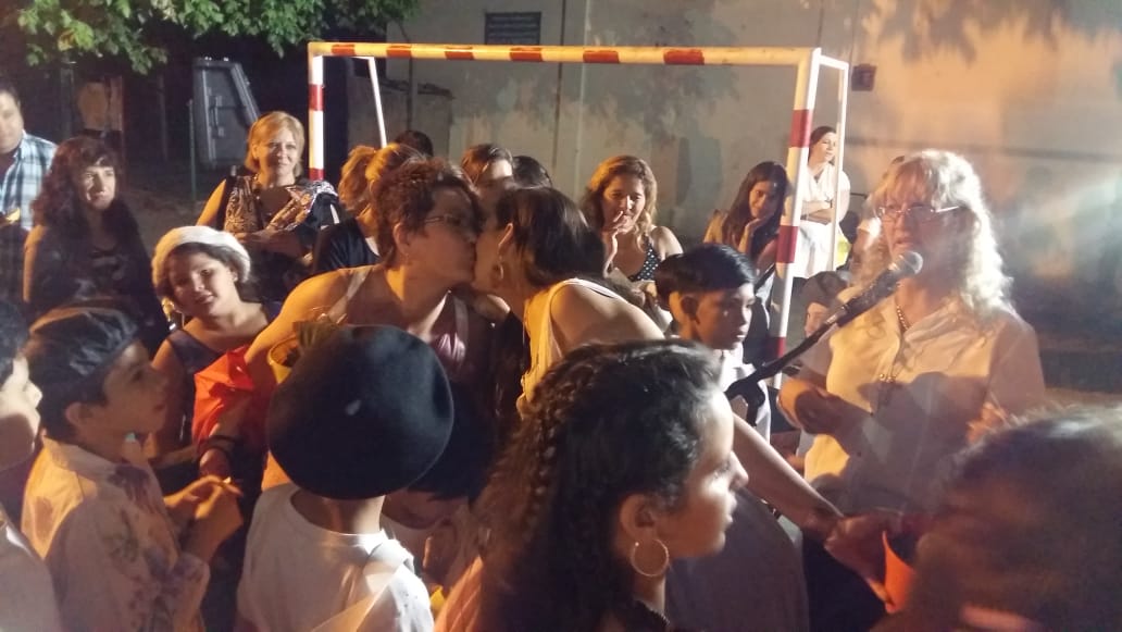 promaipu's tweet image. FIESTA DE FIN DE AÑO ESC. CESAR PALACIO

Pudimos colaborar con premios y elementos gastronómicos, que ayudaron a tener una tarde de baile, música, sorteos y comida 🎶🎉🎁👍

Felicitamos a los maestros por el hermoso baile de los chicos👏👏👏👏
#Coquimbito #Maipu