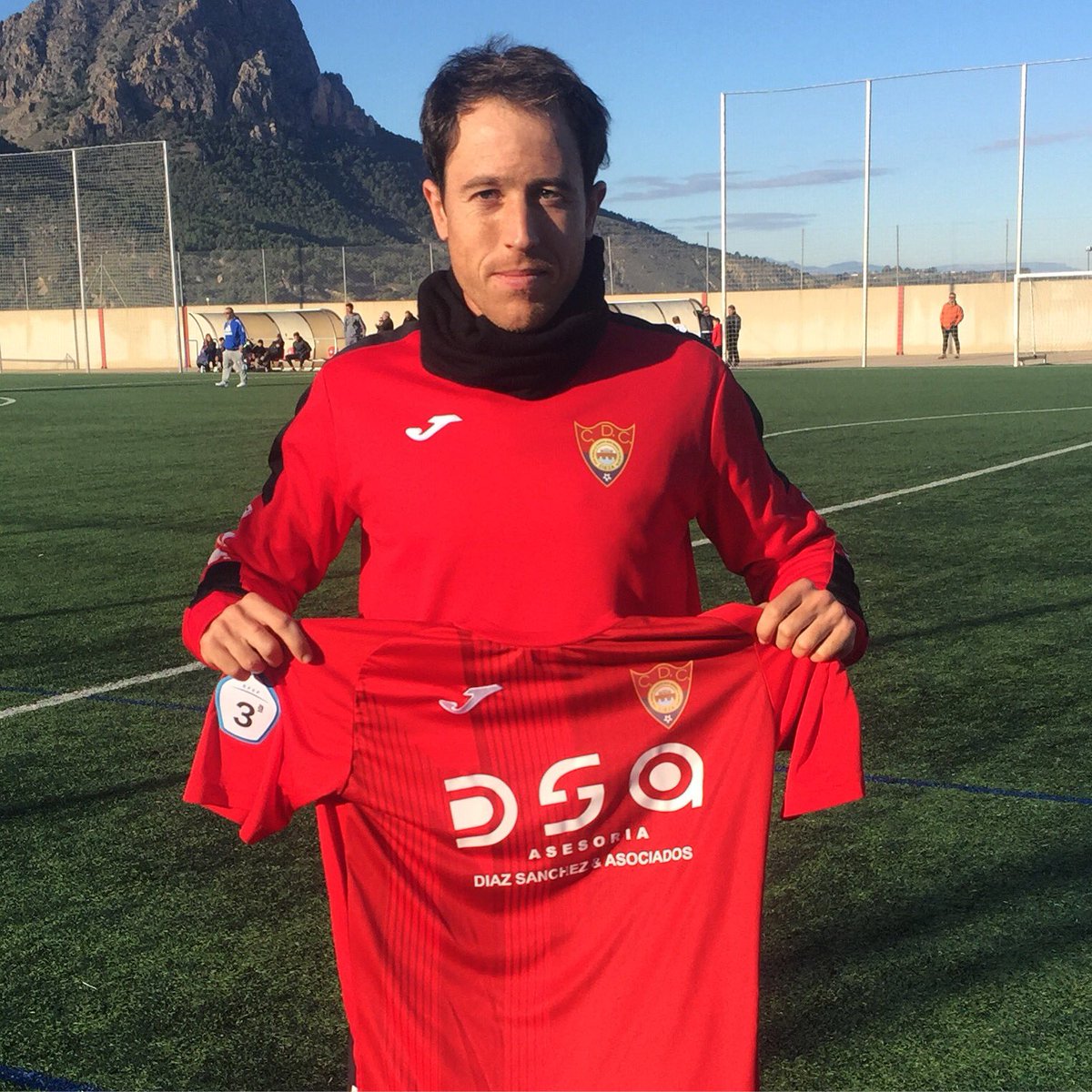 ESPARTANOS
Nuevo fichaje para nuestro club. Bienvenido Juanjo Jimenez procedente de Los Garres, mediocampista con mucha experiencia que viene a reforzar la zona media roja y negra. Mucha Suerte Juanjo.