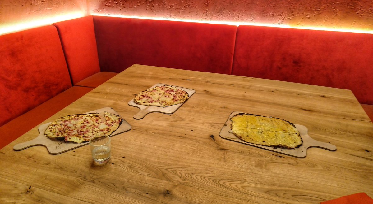 jijigo49's tweet photo. A qui sont ces tartes flambées? Tous ceux là attendent pour manger #elsassisch Venez déguster de très bons produits locaux très bientôt à la #BrasserieTigre #cronenbourg #strasbourg #Alsace #Twapero_SXB https://t.co/iFpffQvGAI