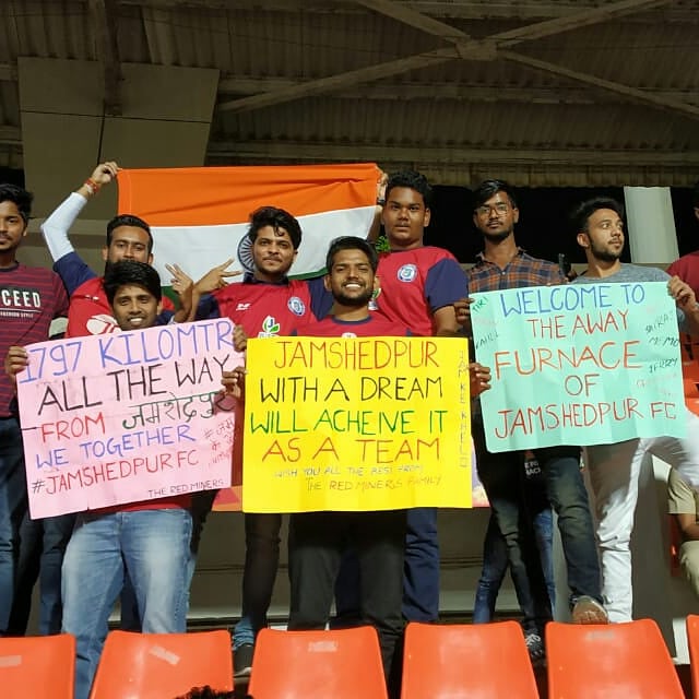 the_red_miners's tweet photo. #TheRedMiners were present there at Balewadi Stadium, Pune to support our #MenofSteel. 💪
Here are some fan moments from #PUNJAM..

#JamkeKheloJamshedpur #PUNJAM #JamshedpurFC #AwayFans #TravelingFans #LoveForJFC #TwelfthMan #RedMiners #JFC #BestFans https://t.co/Y0JovA6Kbj