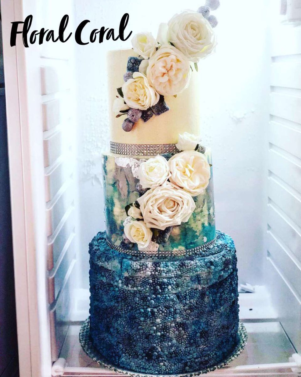 iam_mariama's tweet photo. I’m soooo proud of this cake, it truly showed how far I have come as a Cake Maker #TheSweetBox https://t.co/Q2VvIccSXp