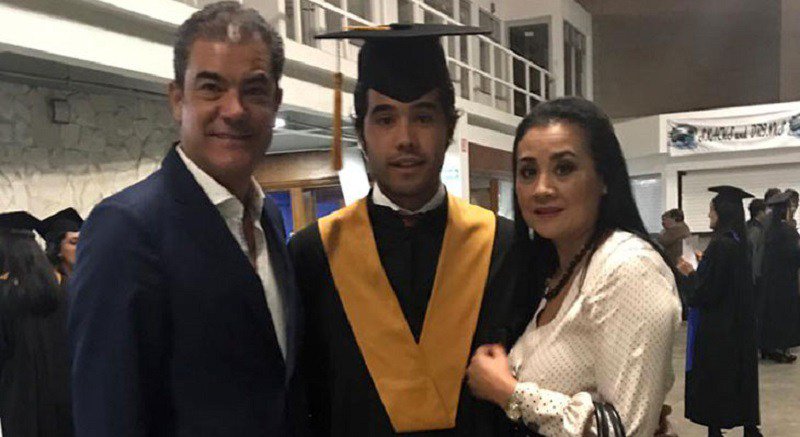 Diego San Román se titula como licenciado en administración de empresas torosyfaenas.com.mx/diego-san-roma…