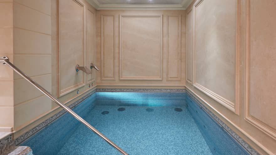 ParisArtDeVivre's tweet image. Feeling like treating myself to a #Kobido face massage and a little swim 🏊🏻 at the #spa of the George V Hotel this morning... @FSParis 
buff.ly/2NOOWE1
#spaaddict #Parisianlife #luxurylifestyle