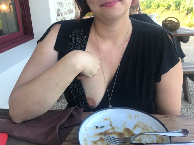 La petite exhib au resto cette &eacute;t&eacute; 😋😁 https://t.co/ls3HCBqQKZ<a href="/tag/chastet%C3%A9"class="tags"><span>#chastet&eacute;</span></a>