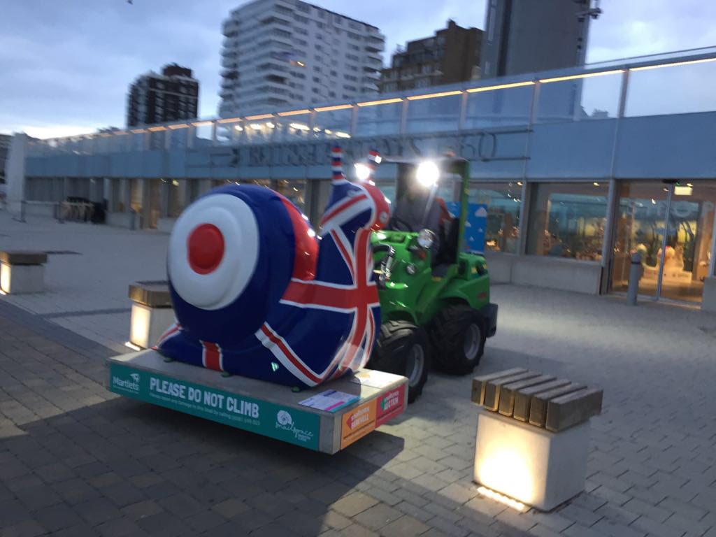 serenasussex's tweet photo. "Snailspace Farewell Private View and Meet the Artists"https://t.co/Zzeycs48nE @EventbriteUK .@snailspacebh .@martletshospice https://t.co/lOERHNUaQO