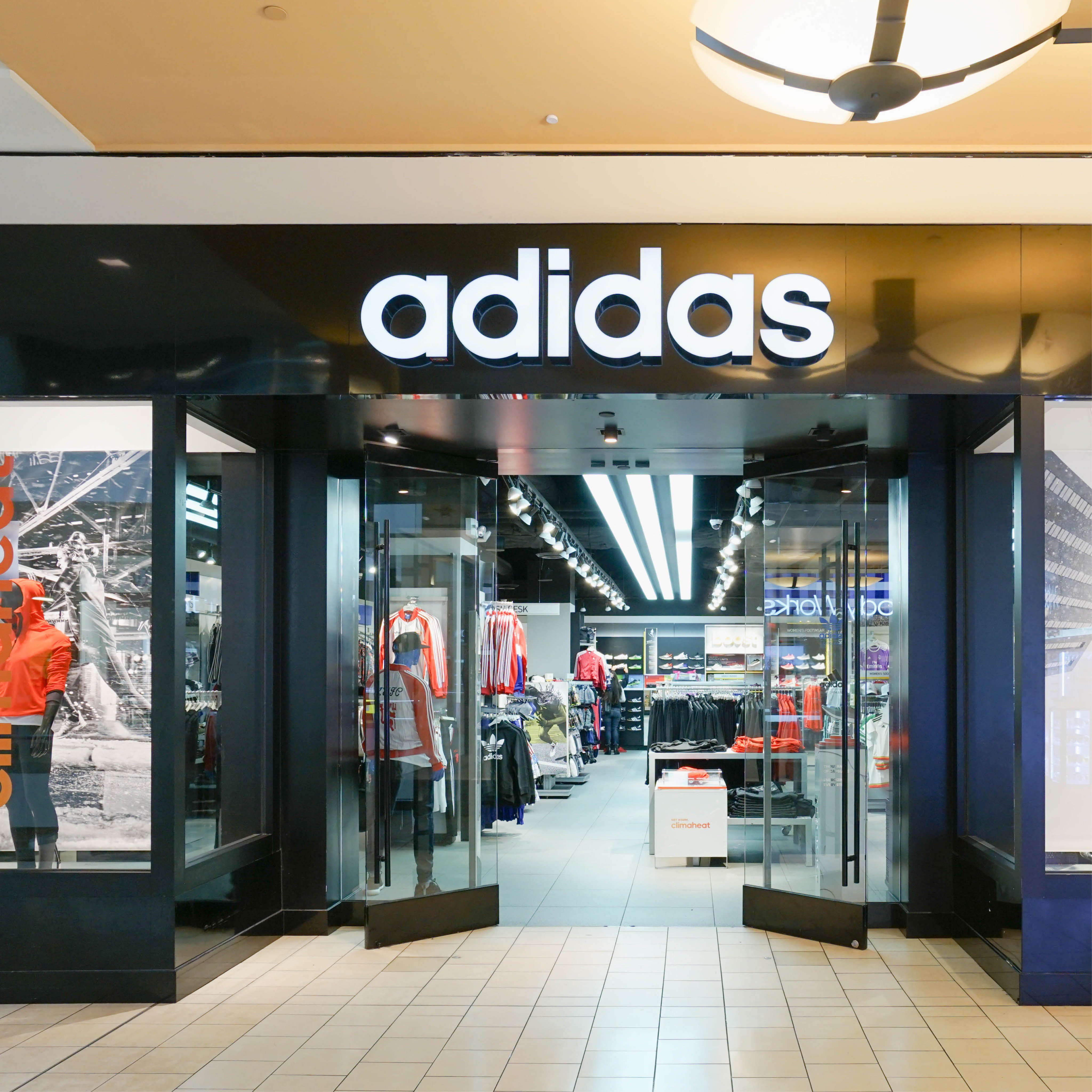 Адидас молл. Adidas Store. Адидас Германия. Premium adidas Store. Adidas Mall of Emirates.