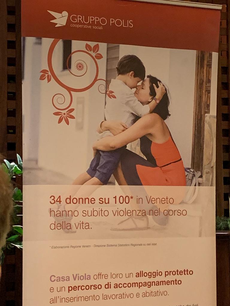 Serata a #Padova del <a href="/GruppoPolis/">Gruppo Polis</a> a Sostegno delle Donne Vittime di Violenza. 34 donne su 100 in #Veneto hanno subito violenza nel corso della vita