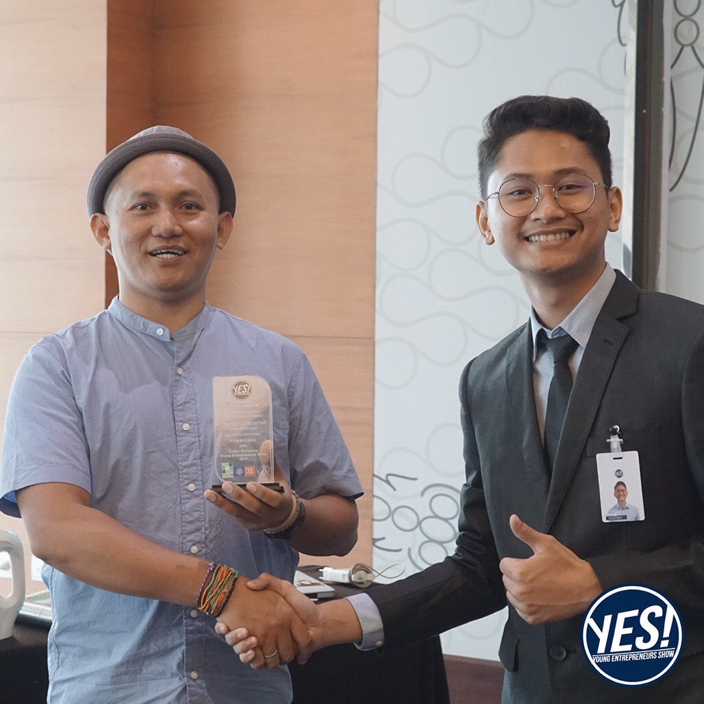 Mas Pepeng from Klinik Kopi’s Coffee Workshop is about Coffee Business From Zero is here! 
#akusihYES
#YES2018
#creaTHINK
#FaceTheChallenge