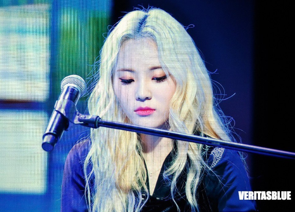 VLUE_JS's tweet photo. 181124 LOONA STUDIO OEC Pre

#진솔 #이달의소녀 #JINSOUL #LOONA https://t.co/SsMTAGW0F1