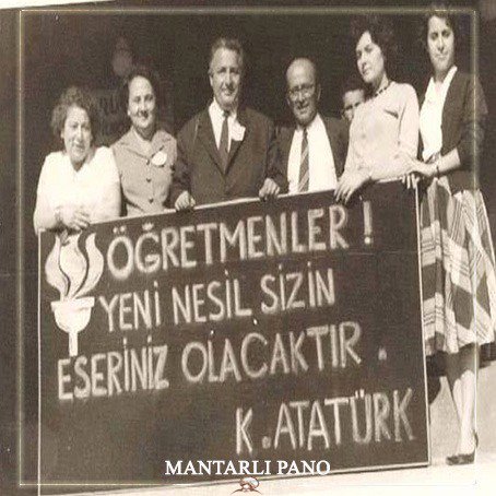"Dünyanın her tarafında öğretmenler insan topluluğunun en fedakar ve muhterem unsurlarıdır."
      MUSTAFA KEMAL ATATÜRK

Başta başöğretmen Mustafa Kemal Atatürk olmak üzere tüm öğretmenlerimizin öğretmenler günü kutlu olsun.

#24KasımÖğretmenlerGünü