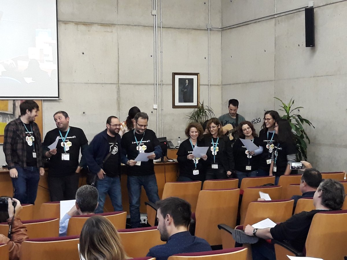 <a href="/juliasilge/">juliasilge@fosstodon.org</a>. It has been a great pleasure to have you in these days at <a href="/xjurum/">X Jornadas de Usuarios de R</a> and the best possible colophon for them (even when we did a little musical performance at the end). THANK YOU. #XJRes