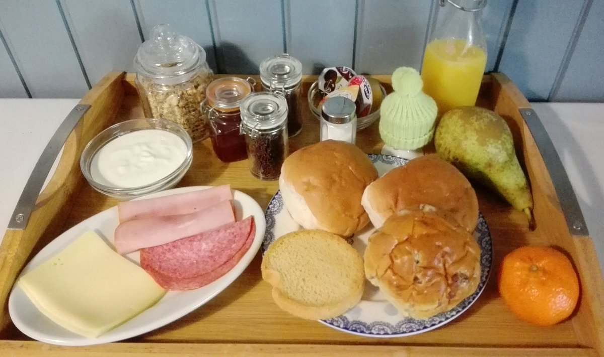 Odemarus's tweet photo. Goedemorgen! #wakkerworden #ontbijtvooreen #eitje #fruit #broodjes #zaterdag  #startvandedag #ootmarsum #bedandbreakfast https://t.co/Eg2eQ2L478