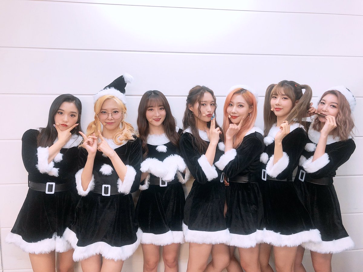 hf_dreamcatcher's tweet photo. [#드림캐쳐] 오늘 도쿄 마지막 프로모션이었습니다 ㅠㅠ 정말 즐거웠고 많은 분들이 찾아주셔서 행복했어요💙 みんなはいっしょうおれのものだ ㅋㅋ 이제 오사카로 갑니다 👊🏻
#Dreamcatcher https://t.co/rQXps4MZ8P