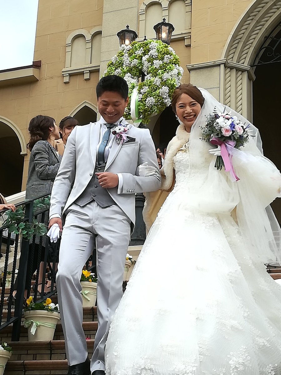 昨日は古村の結婚式。10年前にライバルとして戦った男の結婚式に出て涙するとは思わなかったよ。入社してから濃い時間を過ごしたからこそ、感動しました。真の男だったぞ！これからもよろしく！おめでとー！！