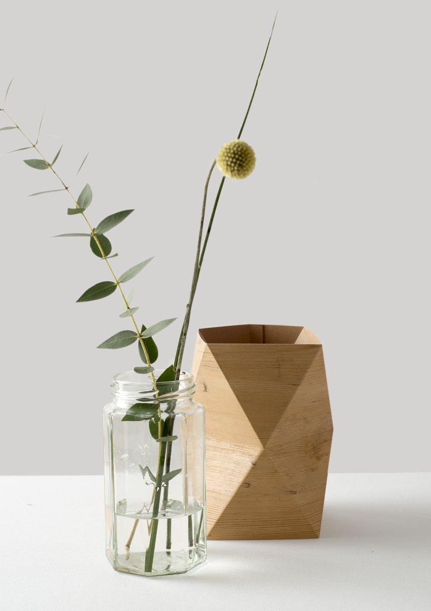 LauraSpring1's tweet photo. This paper vase is just one of the many beautiful paper creations @KateColinDesign will be bringing to this year's #greywolfstudios Christmas Sale on the 6 Dec! Put the date in your diary and tell your friends!
https://t.co/LRMAnmjo6x https://t.co/LieVYDennU