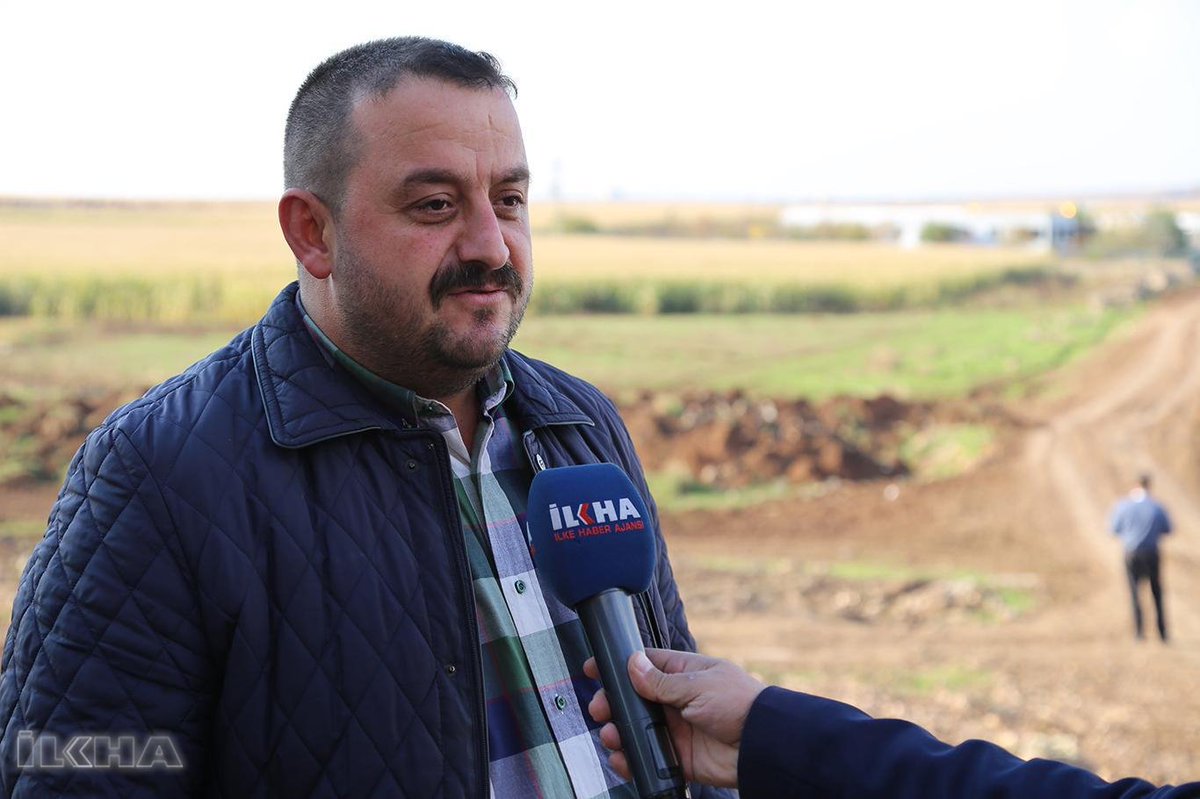 UrfaBasini_'s tweet photo. Şanlıurfa’nın Siverek ilçesinde tüm çağrılarına rağmen yolları yapılmayan köy sakinleri, yetkililere seslenerek, artık kendilerine güvenmediklerini ve çamurlu yolların yapılmaması durumunda çocuklarını okula göndermeyeceklerini söylediler

Haberin devamı: https://t.co/3q1RiqvwCb https://t.co/EHbhAaAMJm
