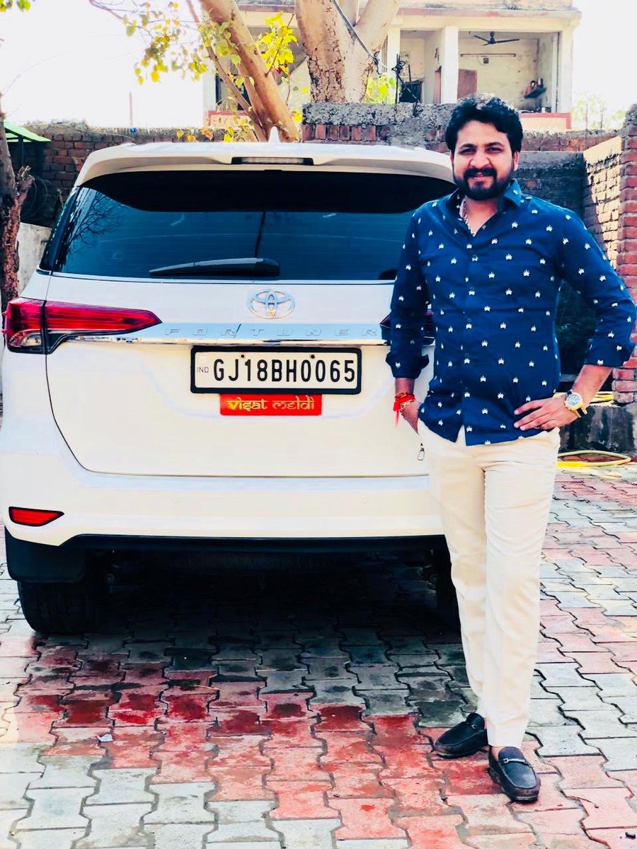 thedineshdesai's tweet image. अच्छे व्यवहार का कोई आर्थिक मूल्य भले ही ना हो,
पर करोड़ो दिलो को अपने दिल में बसाने की शक्ति रखता है.

#VisatMeldi #Adisnanuparu #DineshDesai #BJPGujarat #BJYM