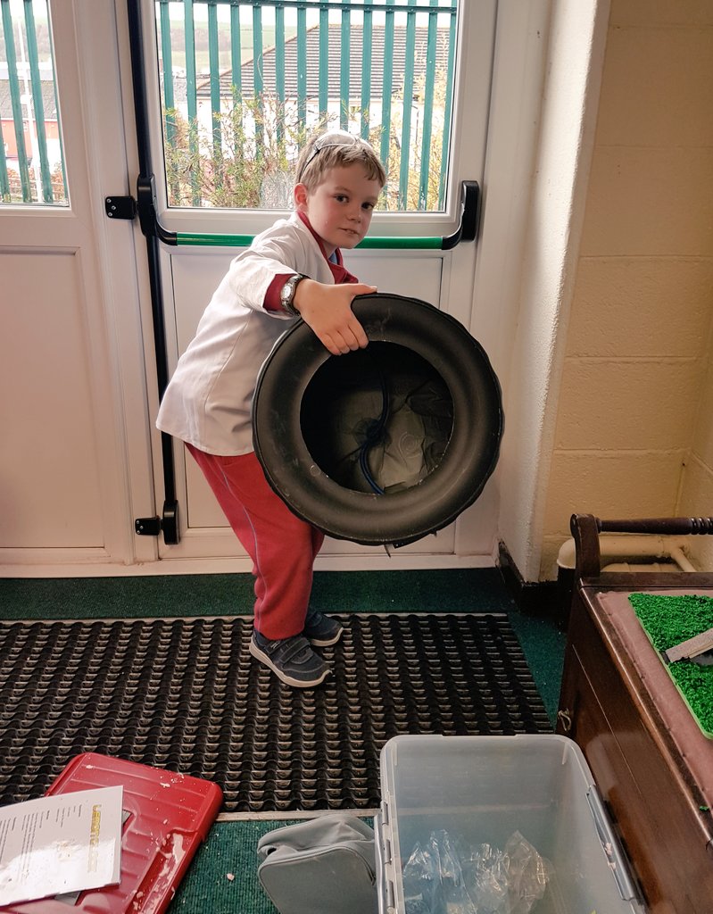 scoileoinboys's tweet photo. .@scoileoinboys #5thClasses had a ball participating in their classmates, Professors Cillian and Oisin's super #science workshops and #experiments yest @ScienceWeek @scienceirel @BTYSTE @PrimaryTimesIRL
@seomraranga (2) https://t.co/VrtHDAZqUU