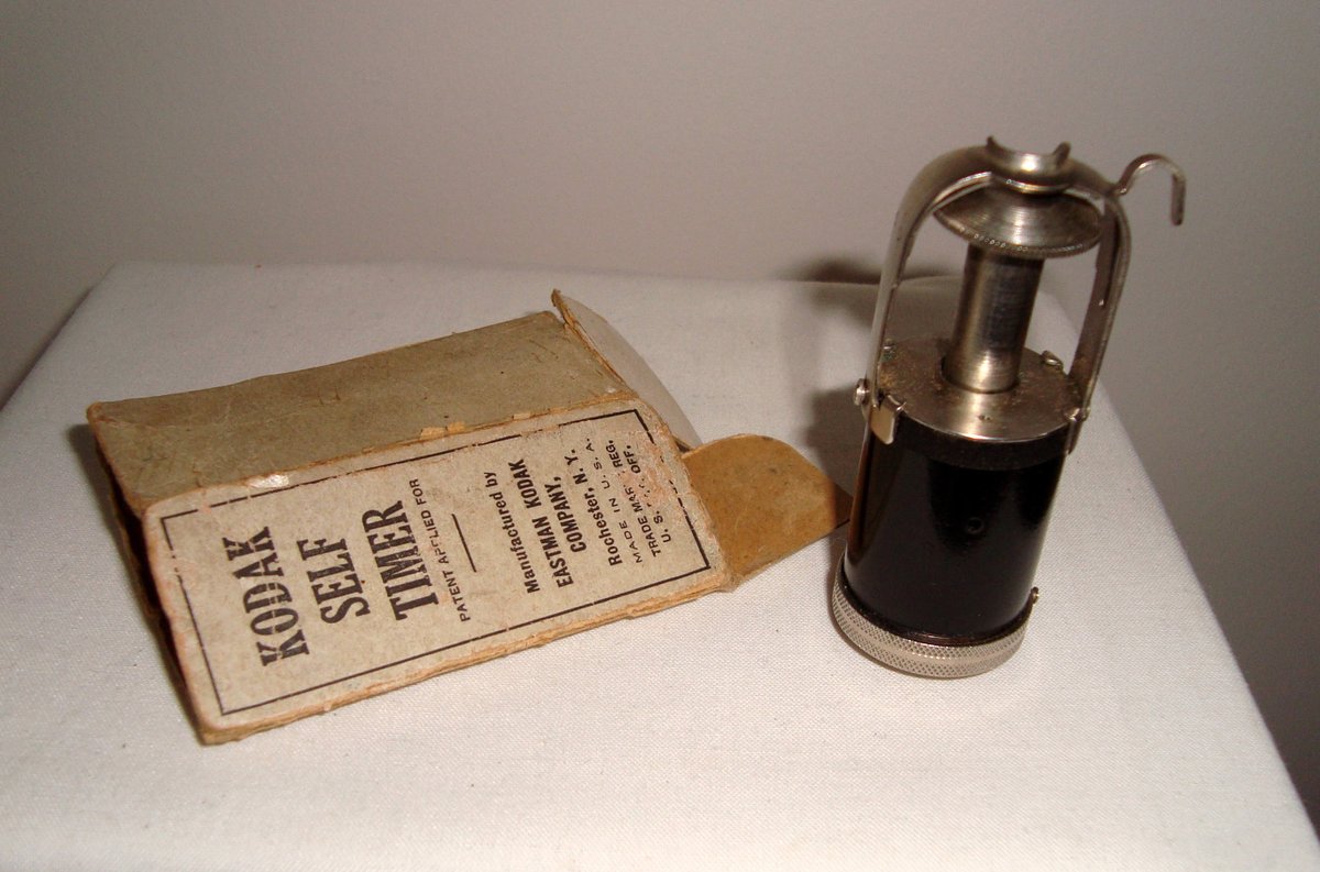 MullardAntiques's tweet photo. SALE! Kodak Camera Pneumatic Self Timer. 1920s Mechanical Camera Shutter Release. In Good Working Condition https://t.co/ecOywIm6dp #supplies #kodakselftimer #photographichistory #vintagecamera #kodakcamera #pneumaticselftimer #eastmankodak #delayedaction #photography https://t.co/jvKg5TClt0