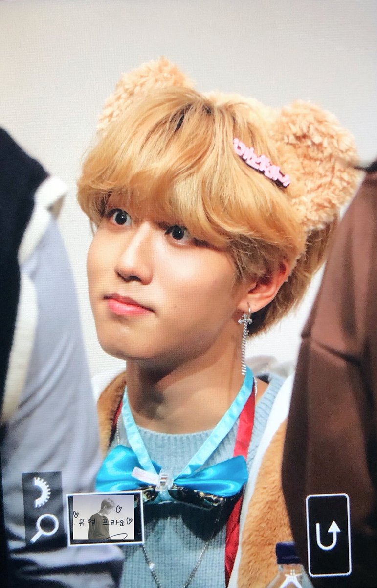 urprawn's tweet photo. 181124 분당 팬싸 pre

곰돌이 찰떡입니다🐻
#스트레이키즈 #straykids #SKZ
#한지성 #HAN #hanjisung
#IamYOU
#YouMakeStrayKidsStay https://t.co/FZOvOexylY