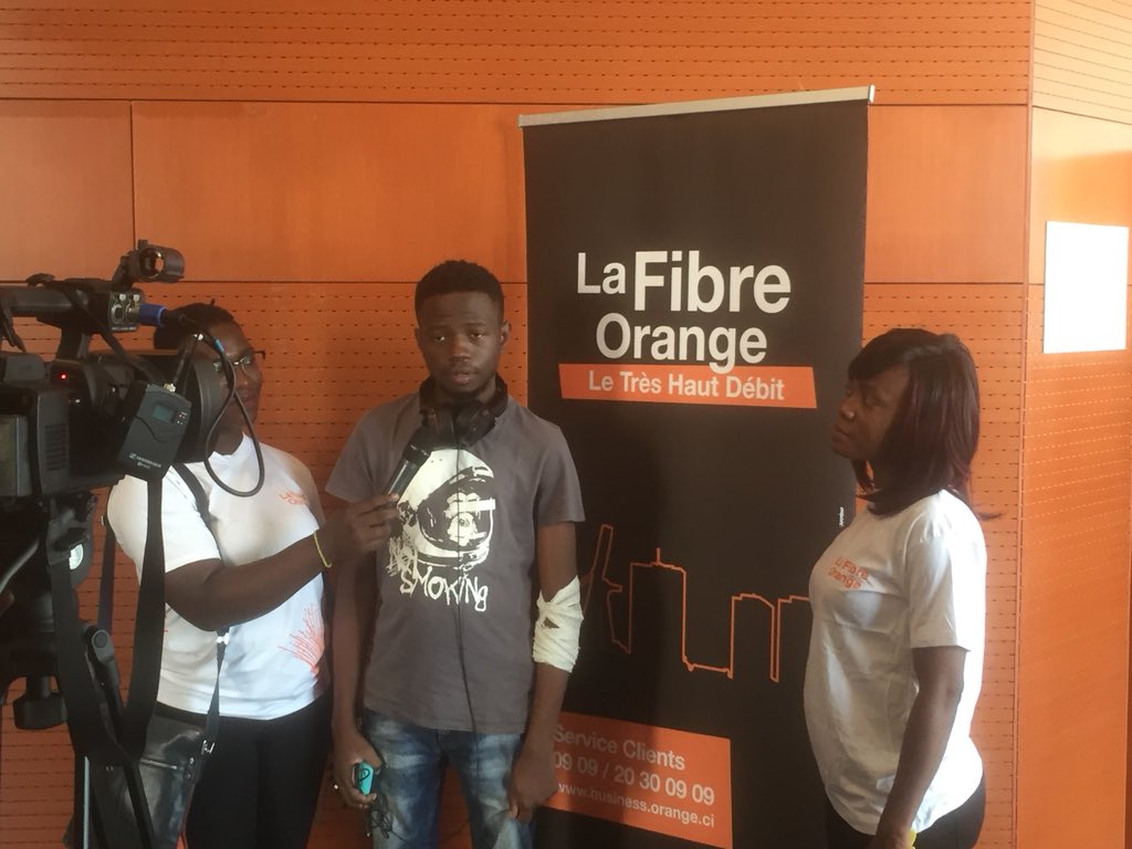 b_abega's tweet photo. Interview de nos 2 champions #Hsn champion d’Afrique de @StreetFighter et #Fadil champion d’Afrique de @pesleague venu tenir leur rang au #FEJA2018 merci à @CI_Orange et à @ActivSpaces, @africatechie pour avoir cru en nous ... https://t.co/2W2C8ZiHbQ