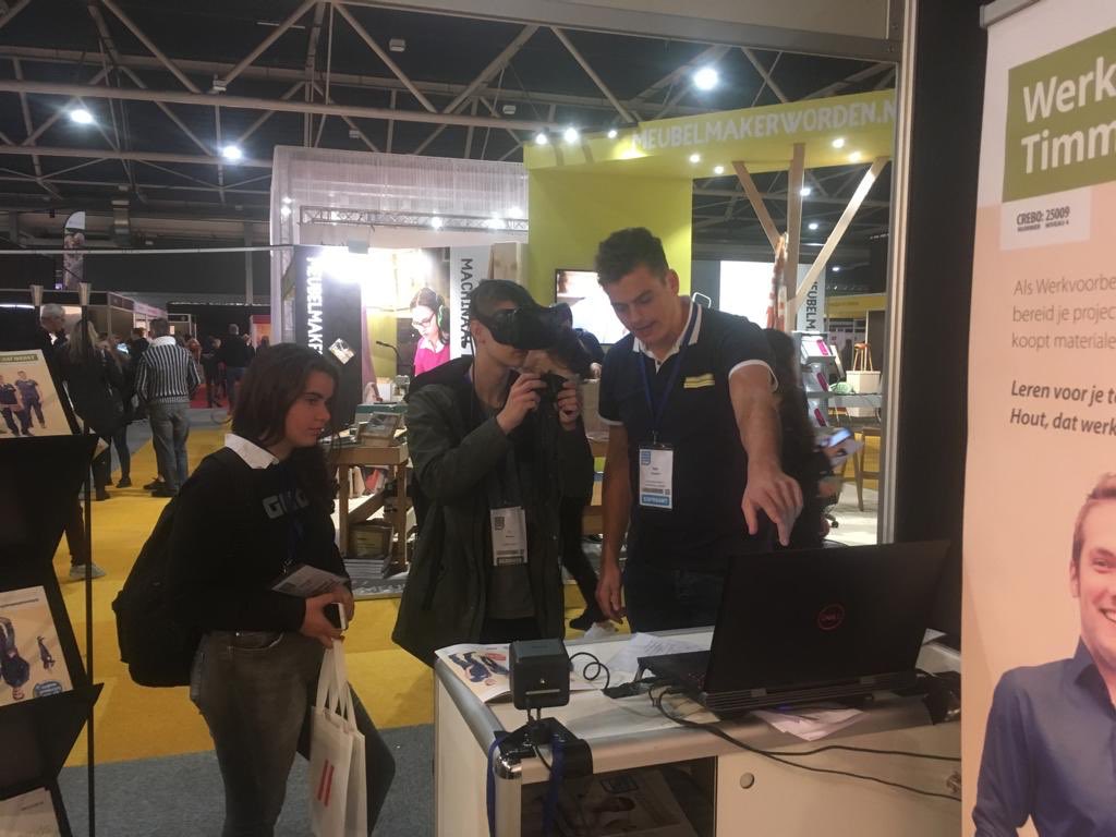#studiekeuzebeursmidden Artikel  in de beurskrant over de #timmerindustrie opleidingen met baangarantie. Stand 50 Hout dat werkt samen met SWV Hout en <a href="/HMCmbovakschool/">HMCmbovakschool</a> . Vrij 23 &amp; za24 nov. 10-16 uur. #jaarbeursutrecht