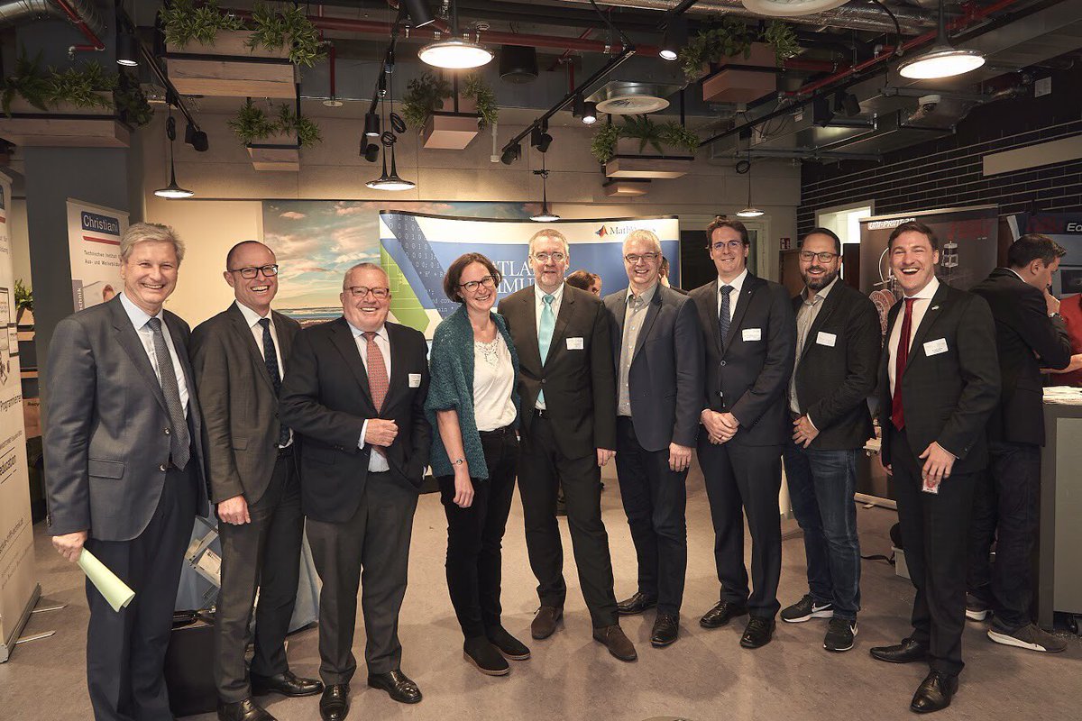 MINT_Zukunft's tweet photo. Die Partner der #MINT-freundlichen Schule u. #DIGITALESCHULE - Danke dafür! @KM_Bayern @Gesamtmetall @WROGermany @ECDLDeutschland  @MATLAB_de #Christiani #TheCoolTool https://t.co/Oc4rXvbZTZ
