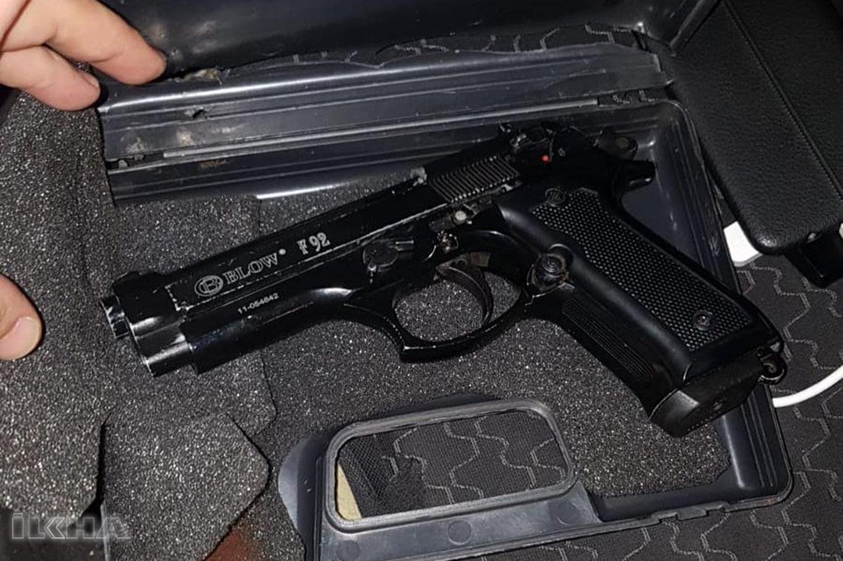 UrfaBasini_'s tweet photo. Şanlıurfa'da gasp çetesine operasyon: 4 kişi tutuklandı

Şanlıurfa’da gasp olaylarına karıştığı iddiasıyla gözaltına alınan 4 şüpheli çıkarıldığı mahkemece tutuklanarak cezaevine gönderildi.

Haberin devamı: https://t.co/1dzYVXiuhz
#Şanlıurfa https://t.co/Q7pD2QQfdL