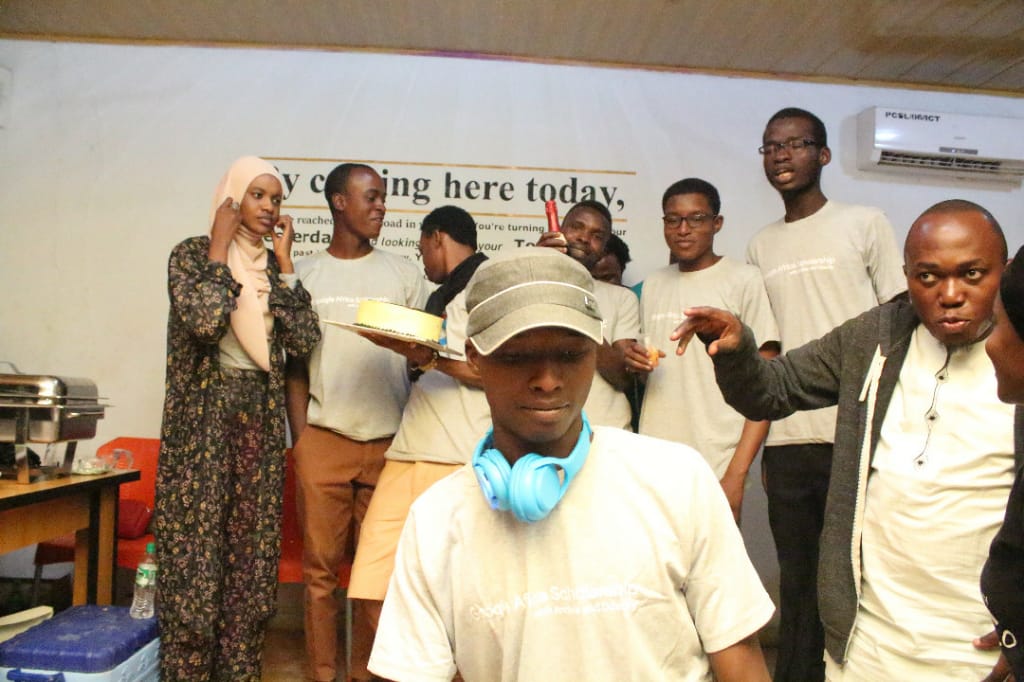 RfHat's tweet photo. Quick #LCA meeting last night 
#ALC3.0 #ALCInAfrica
Cc @gdgbauchi @gdgyola @gdg @gdg
#GoogleDevelopersGroup #DevelopersConnect https://t.co/vAx6Ke5nOK