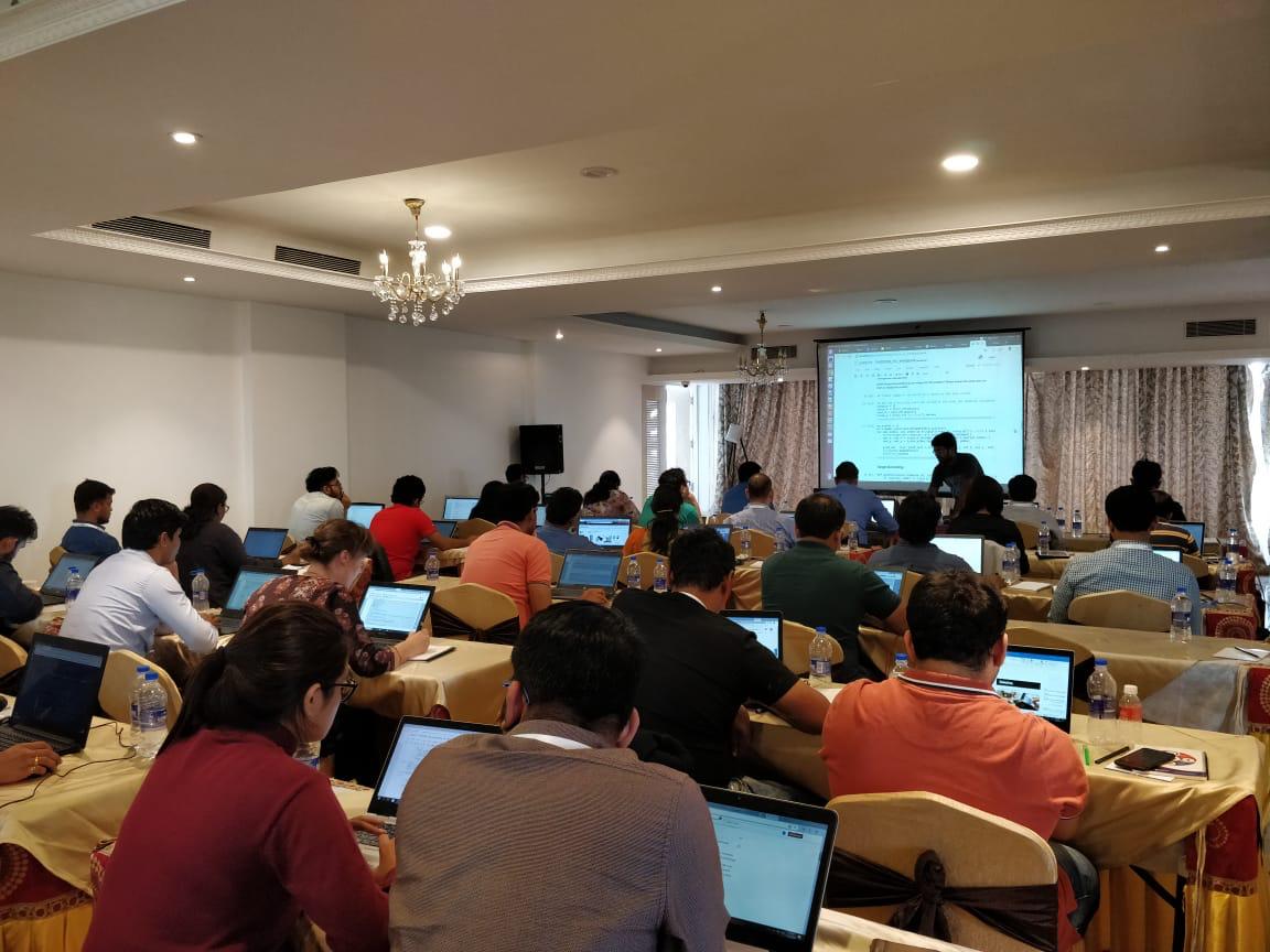 AnalyticsVidhya's tweet photo. #DHS2018 It is a challenging task to win Data Science Challenges! Sudalai Rajkumar takes up a perfect MasterClass for all those who want to be at the Top & win the Data Science Challenges, happening only at #DHS2018. @sudalairajkumar https://t.co/fYTNrFGEFg