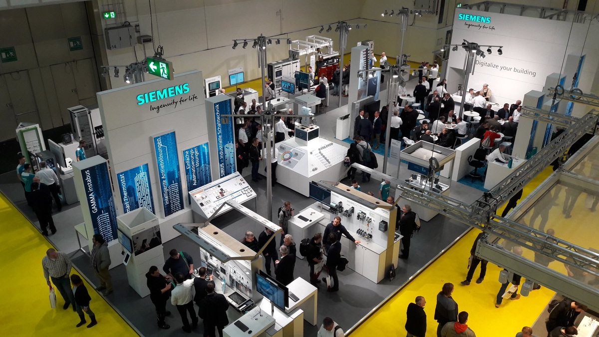 dawjanko's tweet photo. Heute letzter Messetag der #GETNord in Hamburg! Auch heute berät der #ConsultantSupport für #TotallyIntegratedPower von #Siemens wieder tatkräftig in Sachen #Energieverteilung! @SiemensDE #SICAM #SIPROTEC #SION #8djh #SIVACON8PS #5SV6 #geafol #3WL #Alpha3200 #Elektroplaner https://t.co/RB1Fn5vE6s