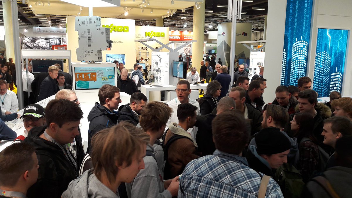 dawjanko's tweet photo. Heute letzter Messetag der #GETNord in Hamburg! Auch heute berät der #ConsultantSupport für #TotallyIntegratedPower von #Siemens wieder tatkräftig in Sachen #Energieverteilung! @SiemensDE #SICAM #SIPROTEC #SION #8djh #SIVACON8PS #5SV6 #geafol #3WL #Alpha3200 #Elektroplaner https://t.co/RB1Fn5vE6s