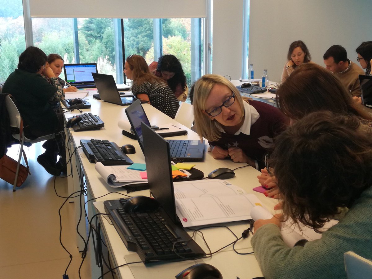 orientaciong's tweet photo. En marcha os equipos no #AOLAB18 preparando as súas estratexias de CuraciónDeContido https://t.co/VOizXD5Wz9