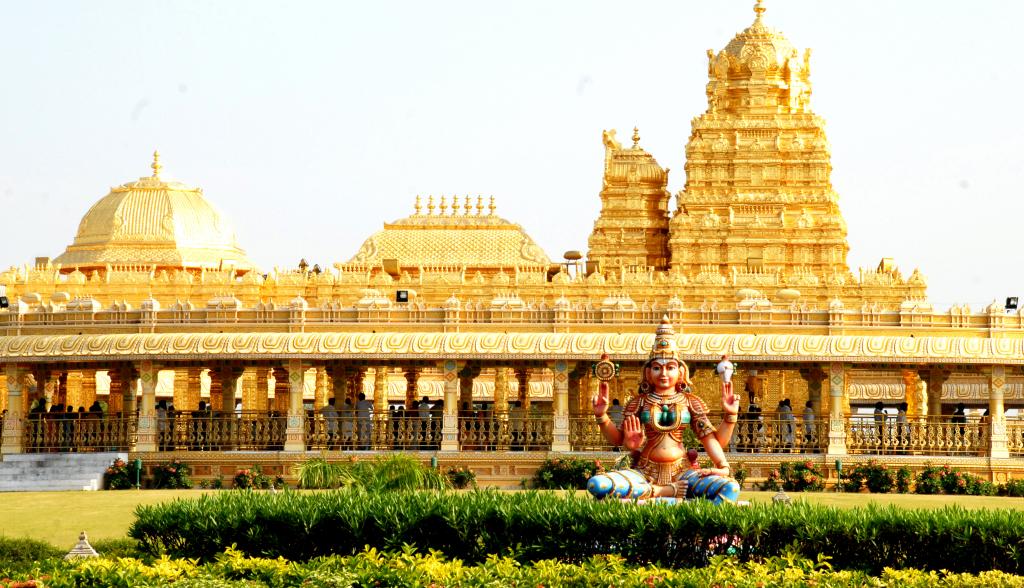 Travelsiteindia's tweet photo. #GoldenTemple, Sripuram
It is located at #Thirumalaikodi village; 8 kms from #Vellore, #TamilNadu. Golden Temple is gilded with a huge amount of Pure #Gold; it blossoms as the prettier flower when early morning #sunrise kisses it. Visit [https://t.co/x8Gzxu05Go].
#TravelsiteIndia https://t.co/ETG2Lt8hwB