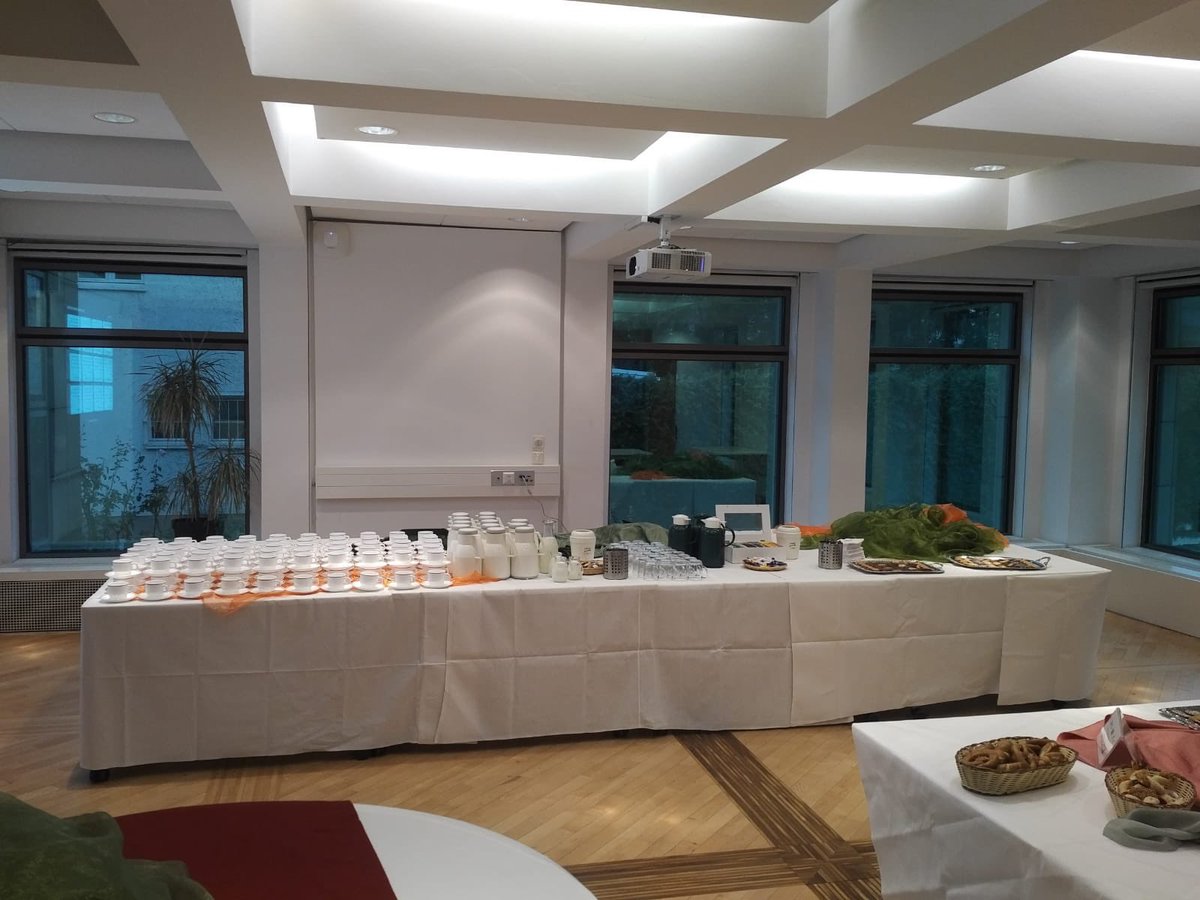 Der #TdL2018 geht weiter: Nach Guido Brauns Blick auf die Nuntien als zentrale Akteure von Konfessionalisierungsprozessen im 16./17. Jahrhundert beleuchtet Dieter J. Weiß die Entwicklungen in #Franken. Auch die #Kaffeetafel steht schon! 😋☕️