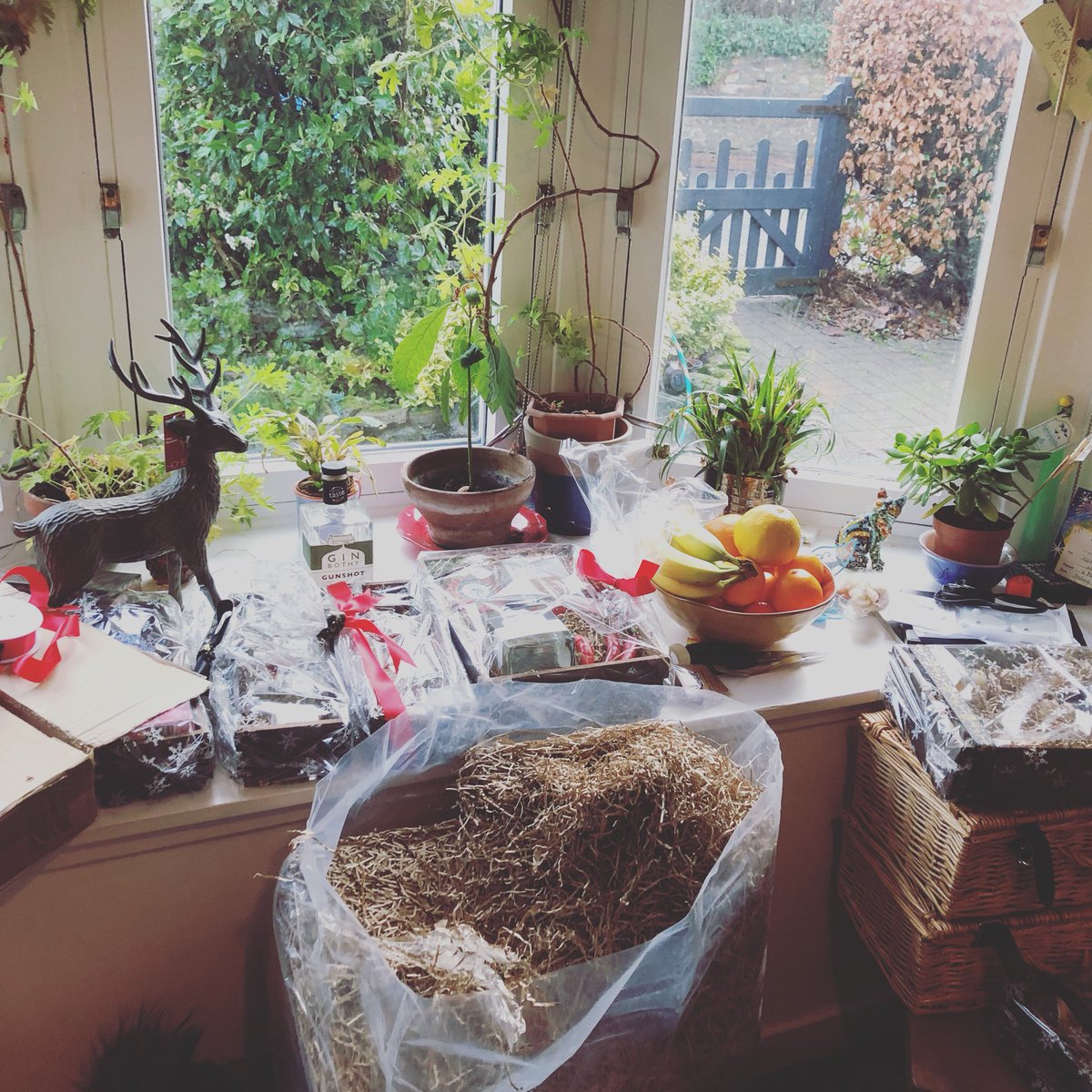 Horsebox in place, hampers done ready for the Christmas fayre today #buylocal #mobilebar #hireus #scotlandsfinestbars