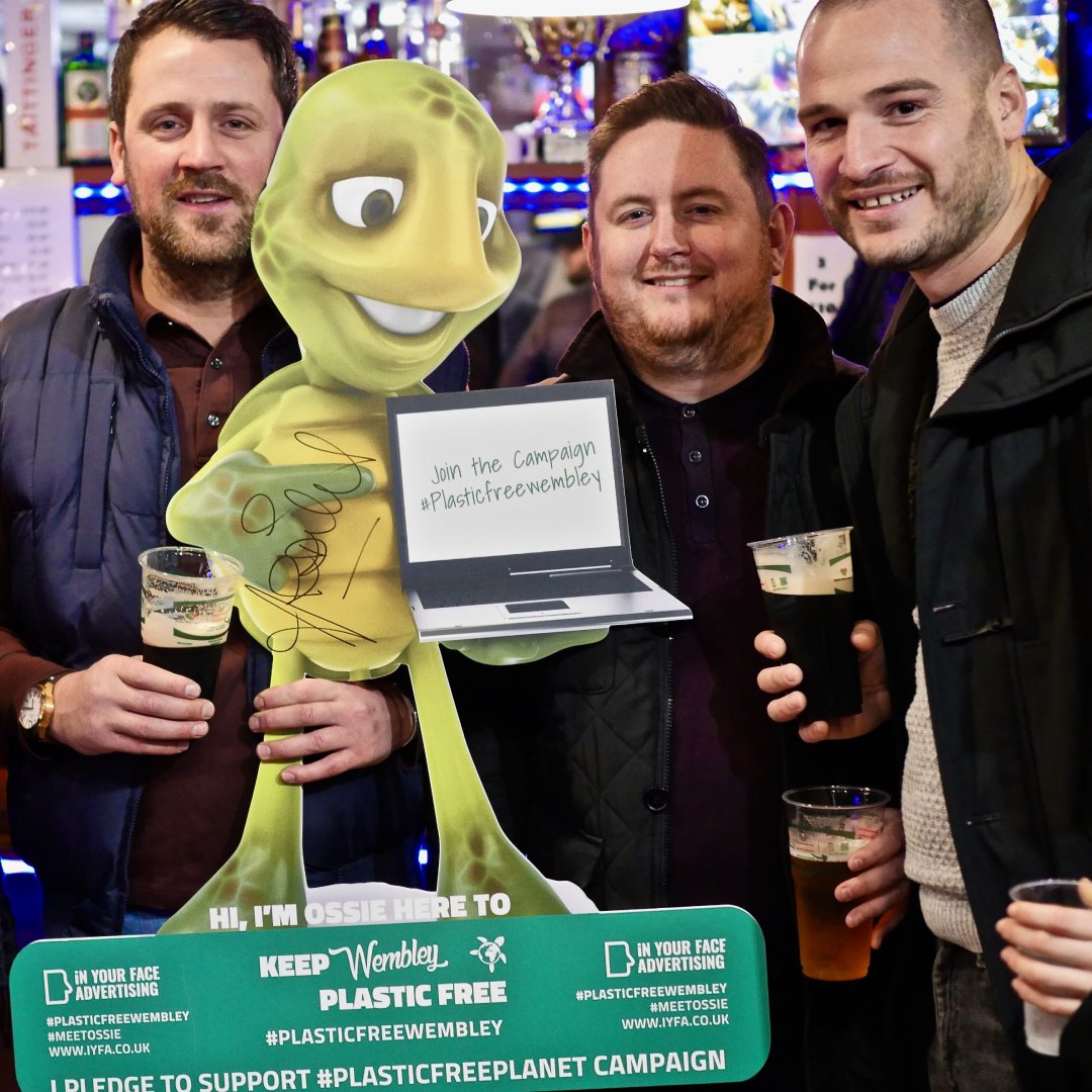 PFWembley's tweet photo. @SpursOfficial HAVE BEEN OUR BIGGEST SUPPORTERS!

So, now we're YOURS! If you visit ANY bar USING PLA-CUPS then YOU'RE SAVING THE ENVIRONMENT EVERY PINT YOU HAVE!

So be like these HAPPY CHAPS and GET BEHIND #PLASTICFREEWEMBLEY https://t.co/Jw9X7Ikjly