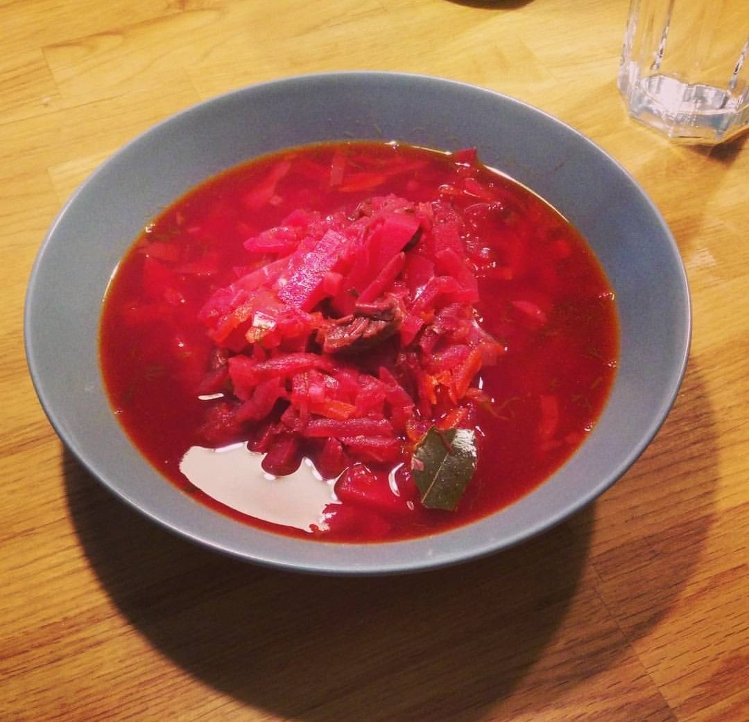 NataRhmlw's tweet photo. @Mama_arbeitet Bortsch. Wärmt grade an kälteren Tagen super auf oder Vinaigrette Salat (gekochtes Gemüse mit viel roter Beete) https://t.co/XROVSDSQAl