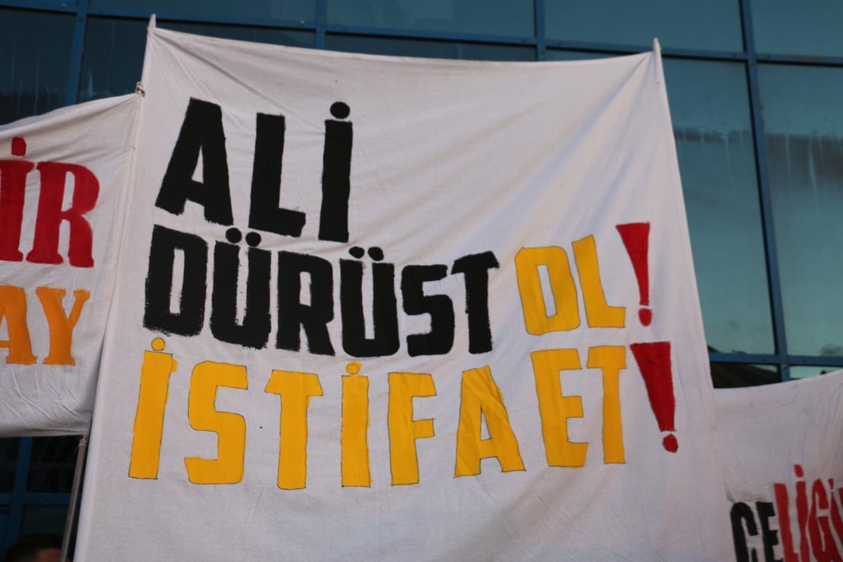SebahattinReis's tweet photo. DÜRÜST OL, İSTİFA ET, ŞEREFİNLE YAŞA! https://t.co/I2YPVJDQN1