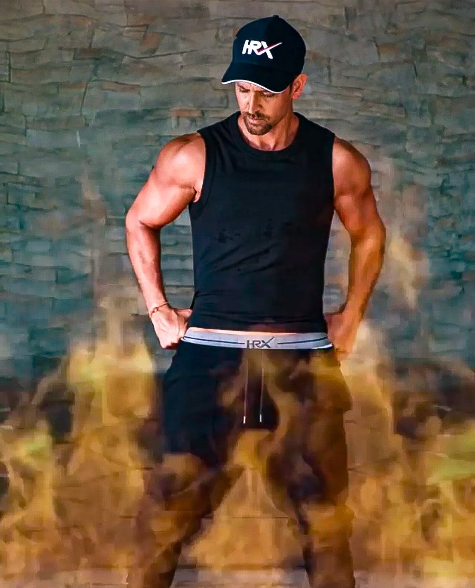 HrithikInspires's tweet image. @iHrithik unleashing the evergreen #SaturdaySwag as he proudly flaunts @hrxbrand inner wear to be launched soon
#dtoolpeople #bombaf #HrithikRoshan #Hrithik #bollywood